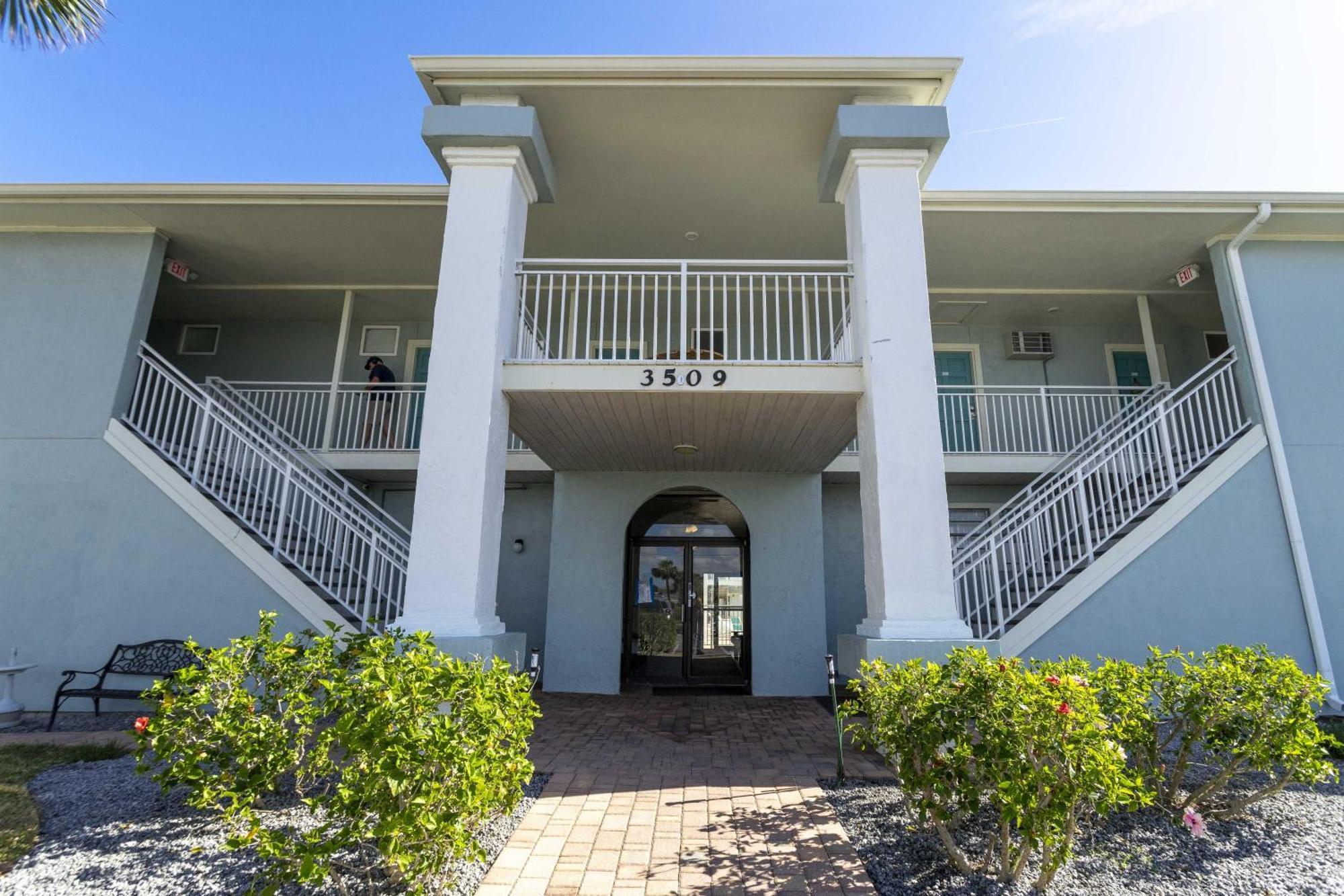 Coastal Waters 107 - A Studio Poolside Retreat New Smyrna Beach Exterior foto